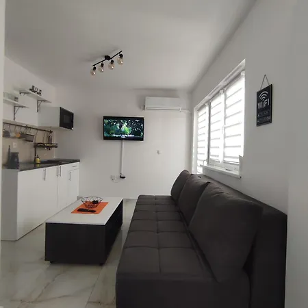 Nina Apartament Ostrovo